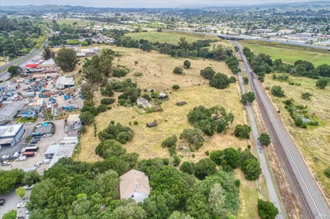 $1,299,000 | 195 Cinnabar Avenue, Petaluma, CA 94952