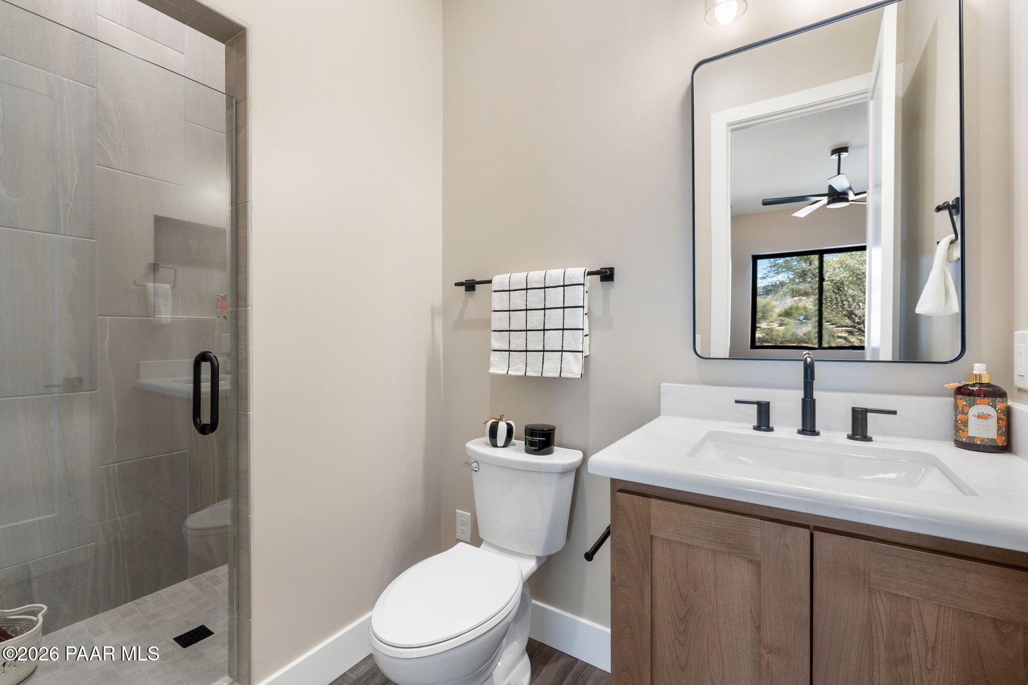 9529 North Bridle Ridge Road Prescott, AZ 86305 - Photo 23 of 43 22-Bedroom 2 Ensuite