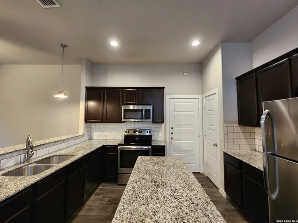 $1,695 | 506 Creekside Forest, New Braunfels, TX 78130