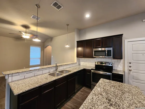 $1,695 | 506 Creekside Forest, New Braunfels, TX 78130