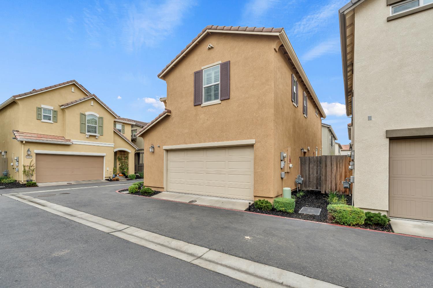 8193 Kramer Ranch Way Elk Grove, CA 95758 - Photo 39 of 48 a front view of a house with a yard and garage