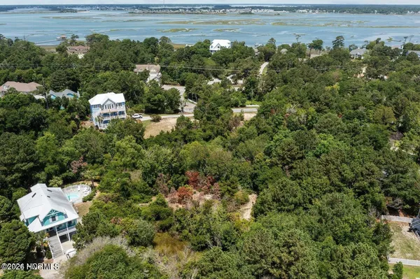 $465,000 | 302 Governor Safford Lane, Emerald Isle, NC 28594