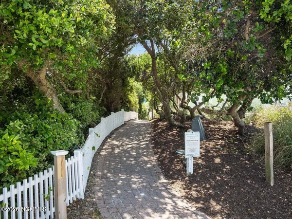 $465,000 | 302 Governor Safford Lane, Emerald Isle, NC 28594