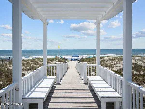$465,000 | 302 Governor Safford Lane, Emerald Isle, NC 28594