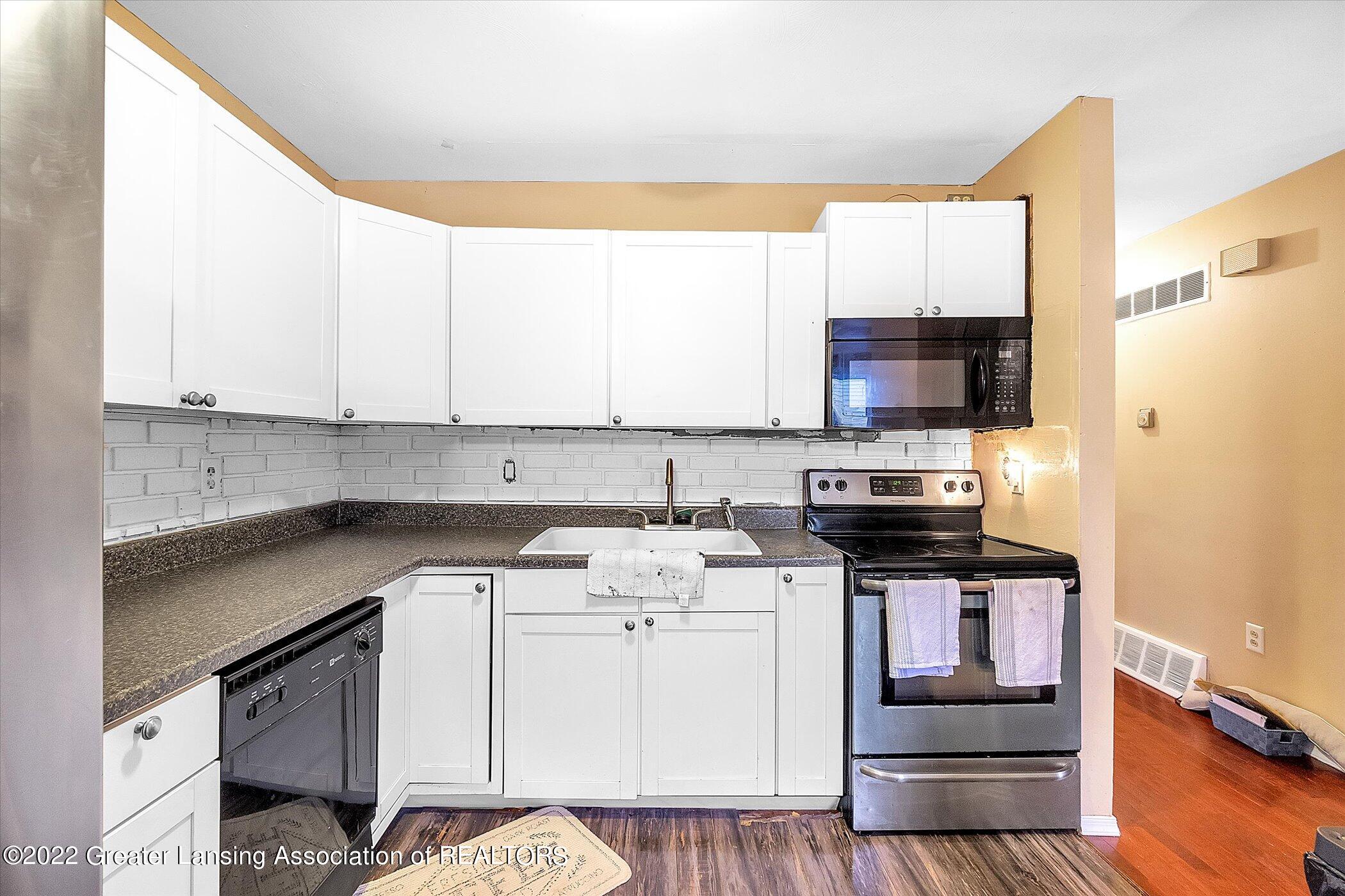3100 Sunderland Road Lansing, MI 48911 - Photo 10 of 34 10-3100-Sunderland-Rd-WindowStill-Real-E