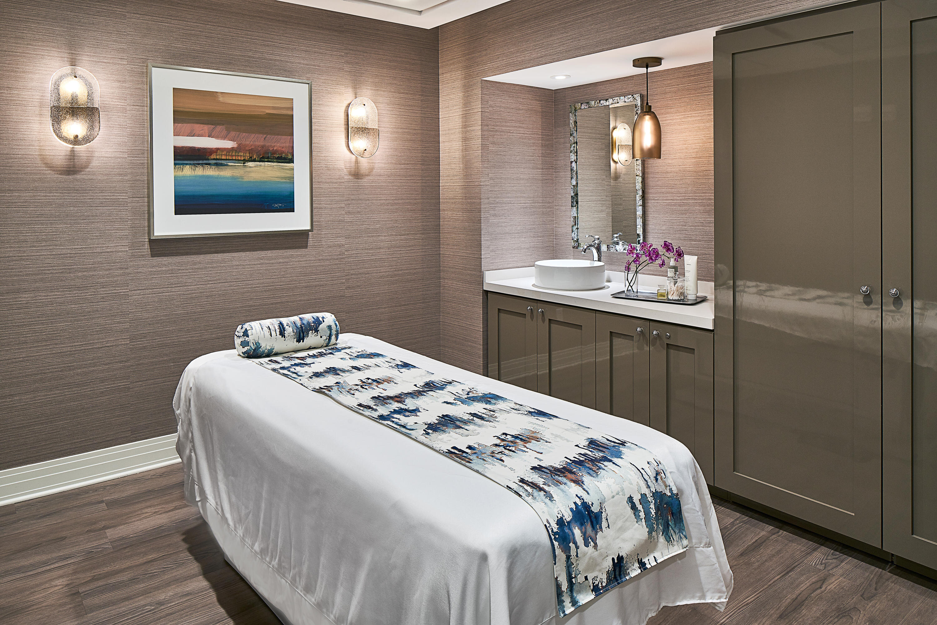 10172 Andover Coach Circle, Unit G2 Lake Worth, FL 33449 - Photo 63 of 64 a bedroom with a bed and a mirror