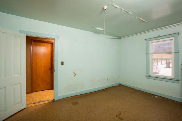 18525 Route 259 Mathias Wv 26812 Mathias, WV 26812 - Photo 21 of 36 an empty room with a window