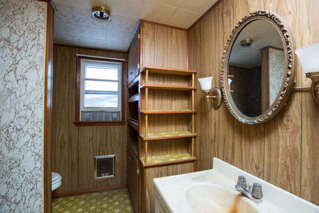 18525 Route 259 Mathias Wv 26812 Mathias, WV 26812 - Photo 28 of 36 a bathroom with a sink a toilet and bathtub