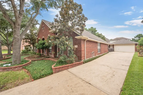 a view of a backyard of the house