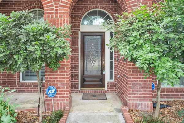 a house view with a outdoor space