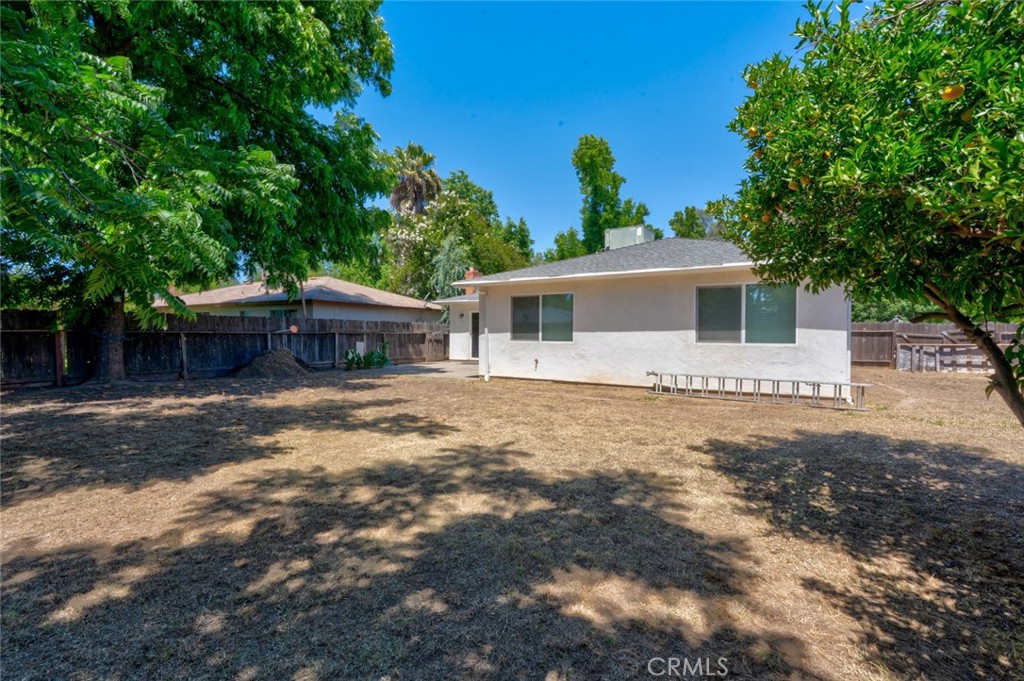 1840 Cheyenne Drive Merced, CA 95348 - Photo 76 of 90 a front view of house with yard and trees