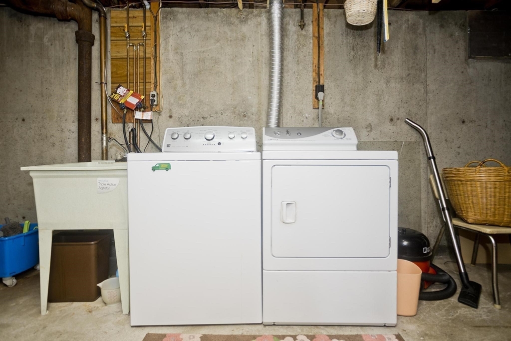 6 North Brook Road Springfield, MA 01119 - Photo 35 of 42 a utility room with dryer and washer