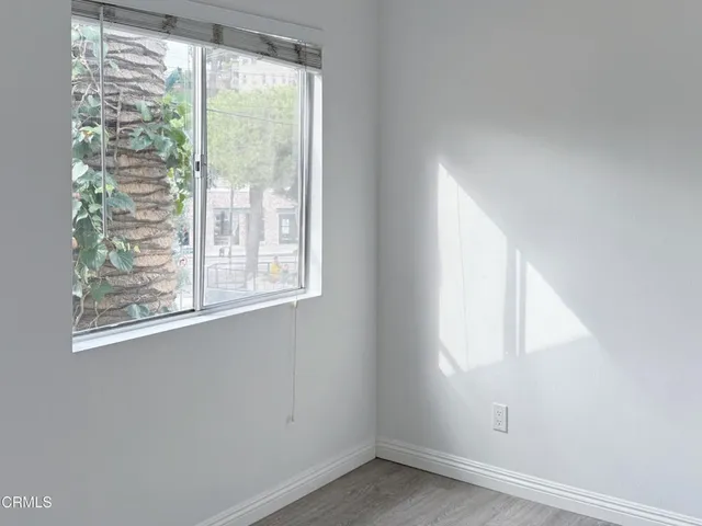 a view of empty room with window