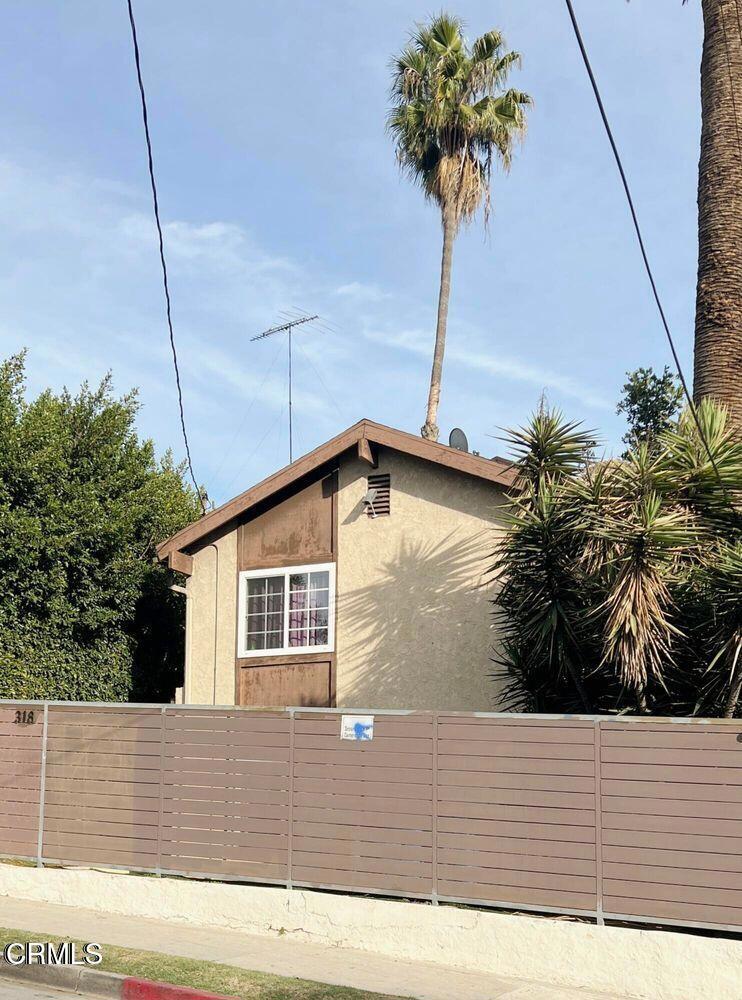 318 Laveta Terrace, Unit 4 Los Angeles, CA 90026 - Photo 10 of 14 a house view with a garden space