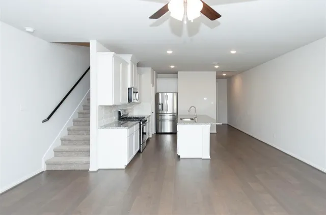 $2,100 | 27930 Western Crk Court, Katy, TX 77494