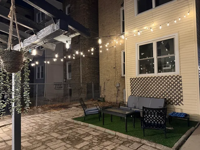 $2,500 | 3349 West Eastwood Avenue, Unit 2, Chicago, IL 60625