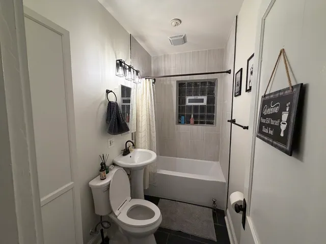 $2,500 | 3349 West Eastwood Avenue, Unit 2, Chicago, IL 60625