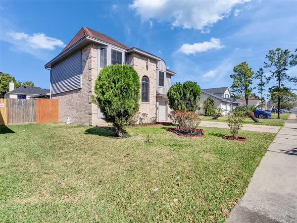 $295,000 | 10919 Pigeonwood Drive, Houston, TX 77089
