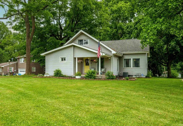 $214,900 | 2220 North Huntington Road, Marion, IN 46952