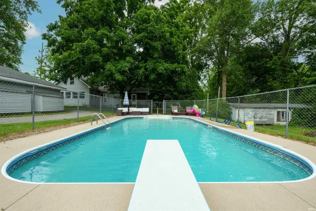 $214,900 | 2220 North Huntington Road, Marion, IN 46952