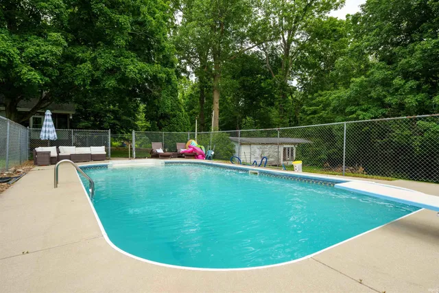 $214,900 | 2220 North Huntington Road, Marion, IN 46952