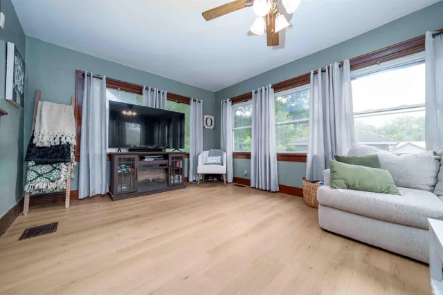 $214,900 | 2220 North Huntington Road, Marion, IN 46952