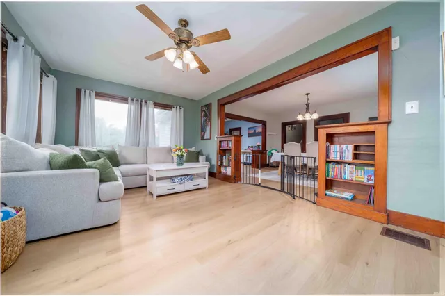 $214,900 | 2220 North Huntington Road, Marion, IN 46952