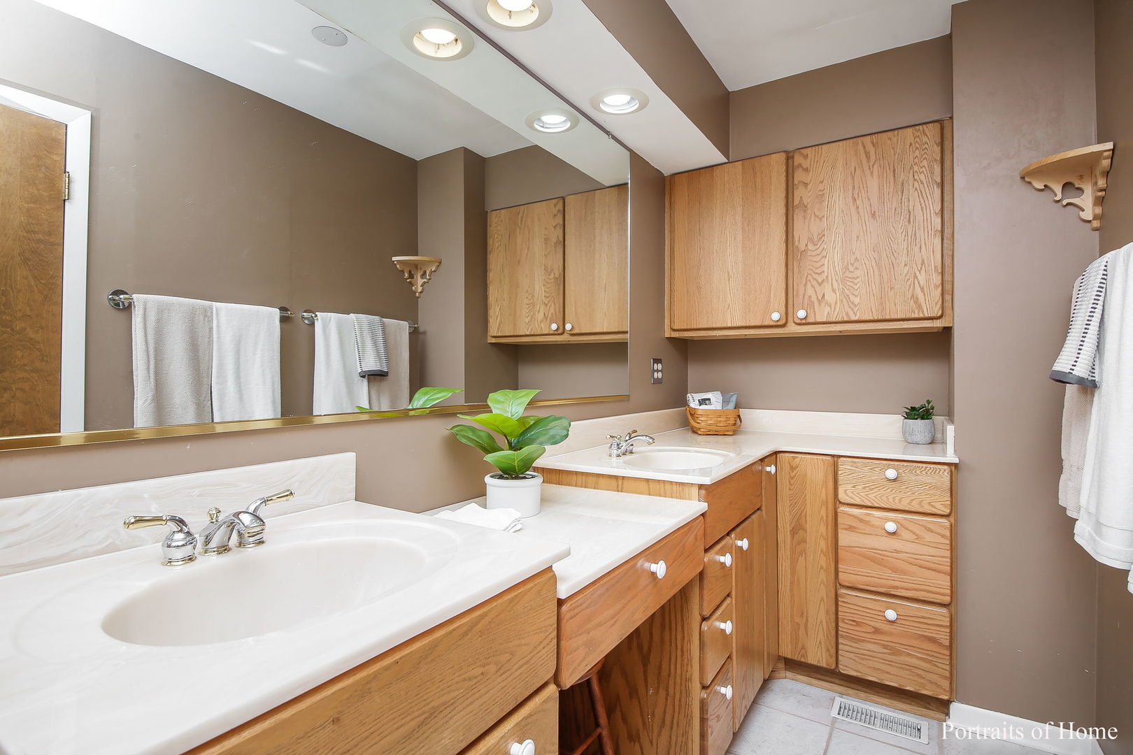 1S781 Carrol Gate Road Wheaton, IL 60189 - Photo 20 of 30 a kitchen with a sink stove and cabinets