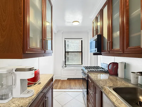 $4,250 | 98 Riverside Drive, Unit 9G | Upper West Side