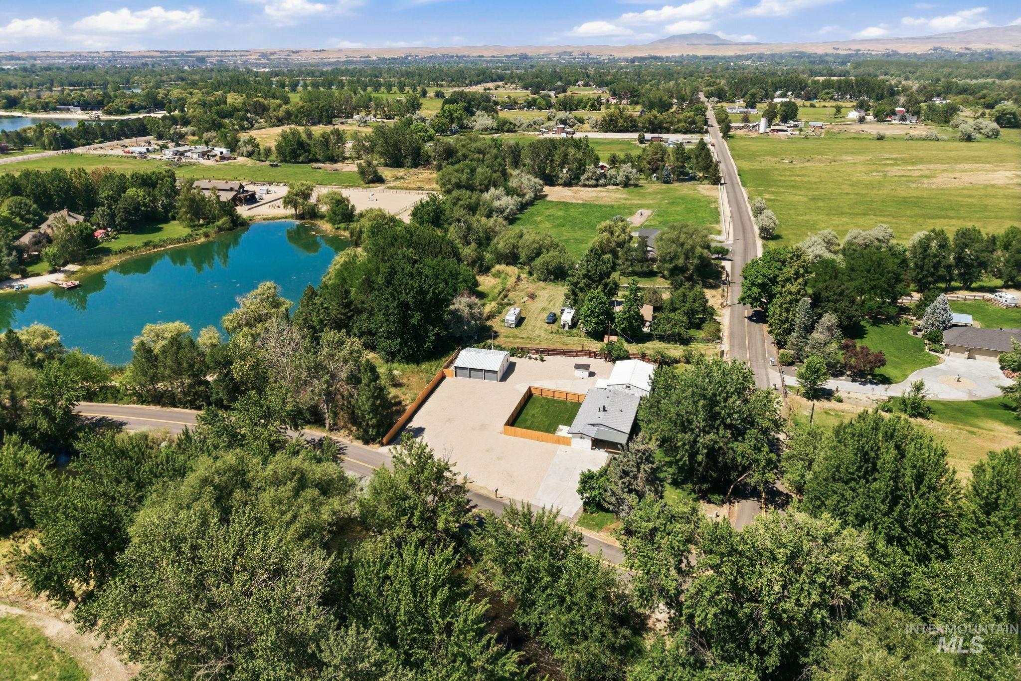 2152 Artesian Road Eagle, ID 83616 - Photo 5 of 50 Expansive property featuring a single-story residence, gravel driveway, and a detached outbuilding