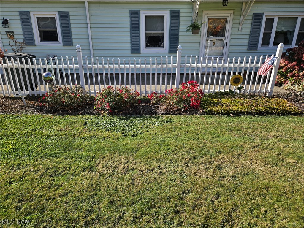 1914 Sandgate Road Madison, OH 44057 - Photo 4 of 13 Beautiful Flowers