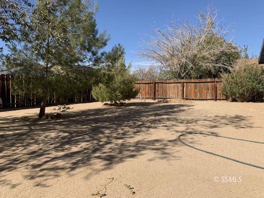 345 South Fountain Street Ridgecrest, CA 93555 - Photo 21 of 24 a view of a backyard of the house