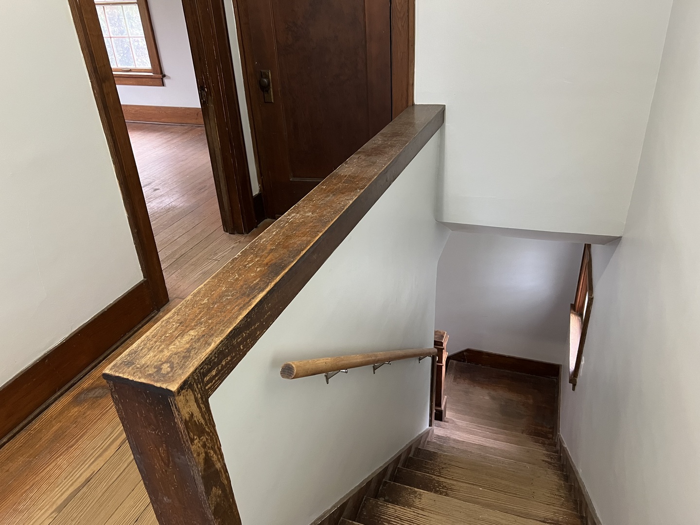 1605 West University Avenue Champaign, IL 61821 - Photo 7 of 8 a view of an entryway