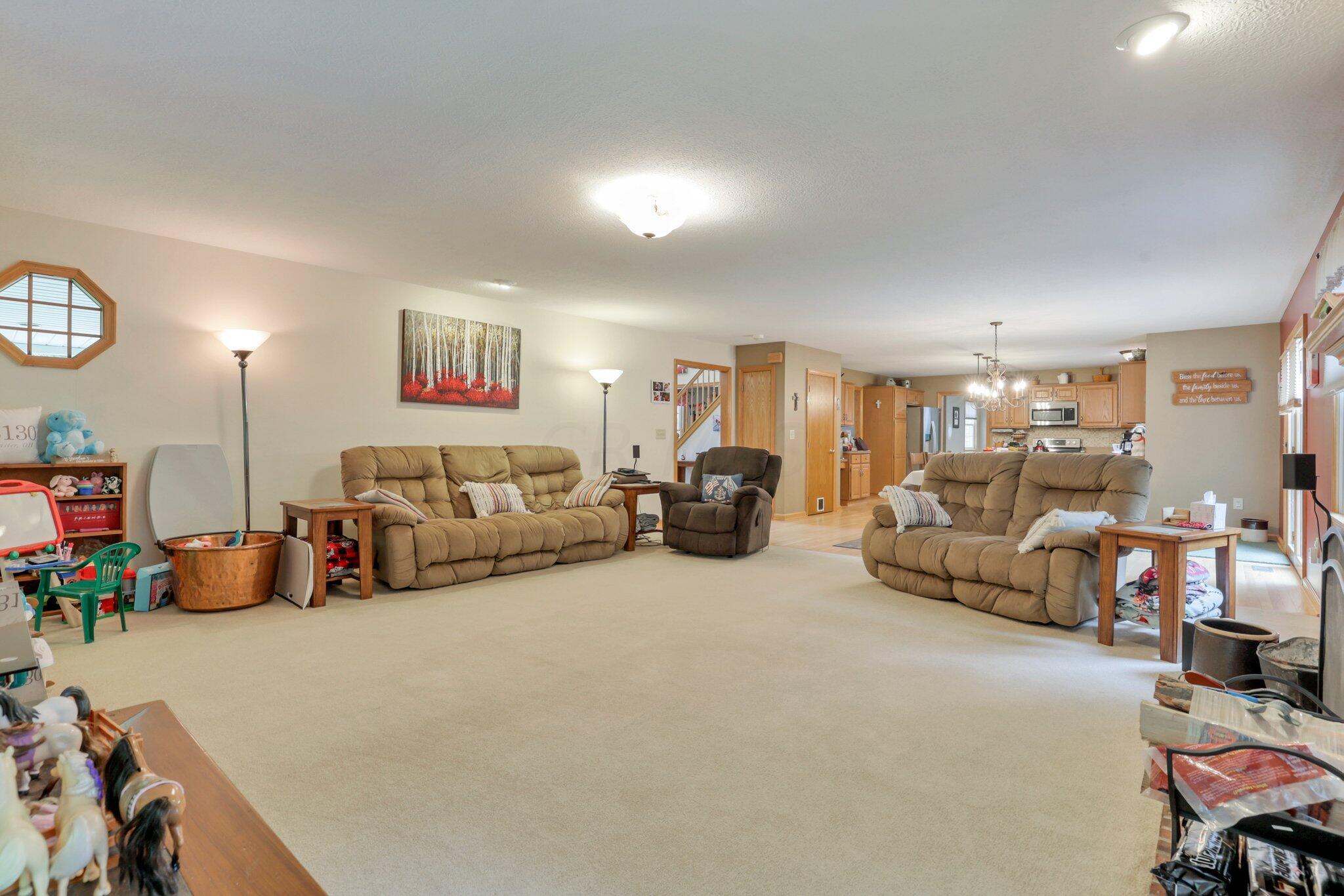 5251 Lithopolis Road Northwest Lancaster, OH 43130 - Photo 13 of 59 Great room