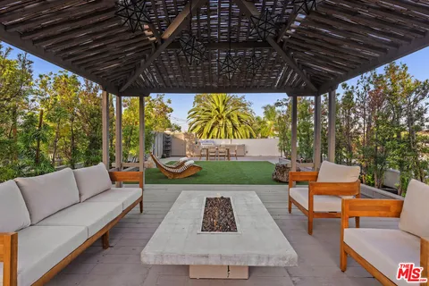 $3,895,000 | 613 Westmount Drive, West Hollywood, CA 90069