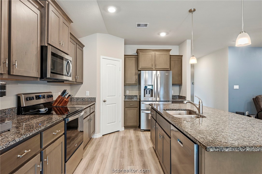 2042 Rock Rdg Avenue Bryan, TX 77807 - Photo 5 of 25