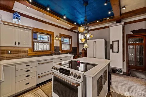 $1,400,000 | 720 North Sheridan Avenue, Tacoma, WA 98403