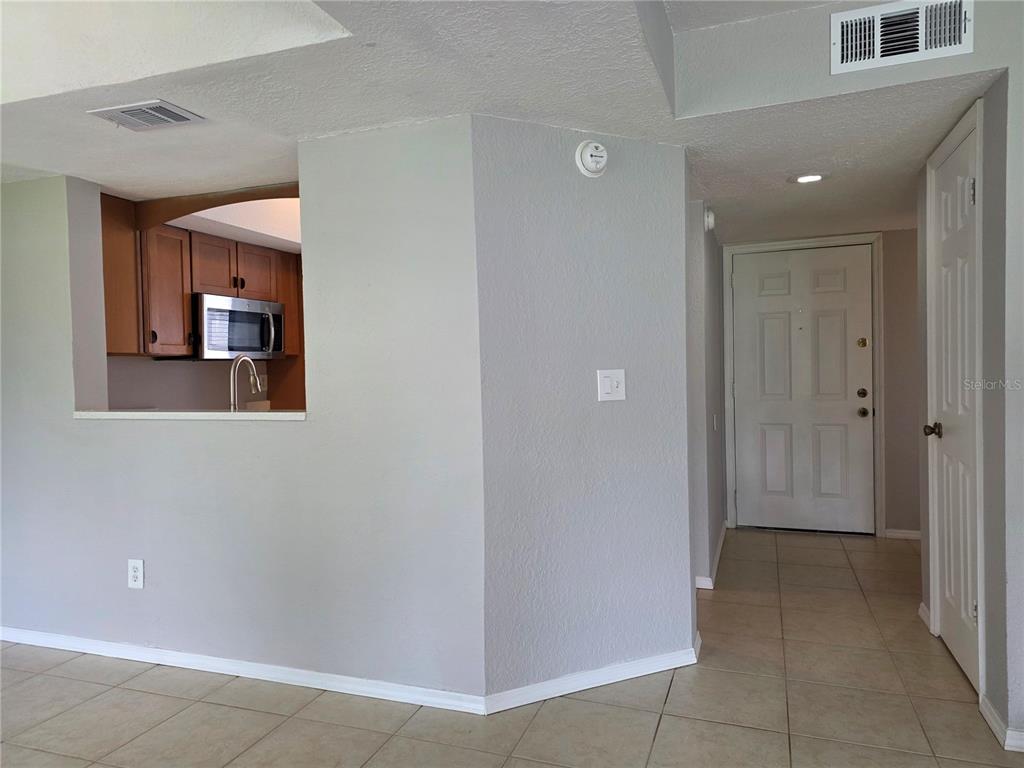 162 Olive Tree Circle Altamonte Springs, FL 32714 - Photo 6 of 47 a view of a hallway with a bathroom