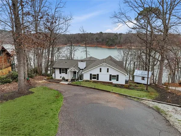 $889,900 | 214 Sugar Cane Drive, Hartwell, GA 30643
