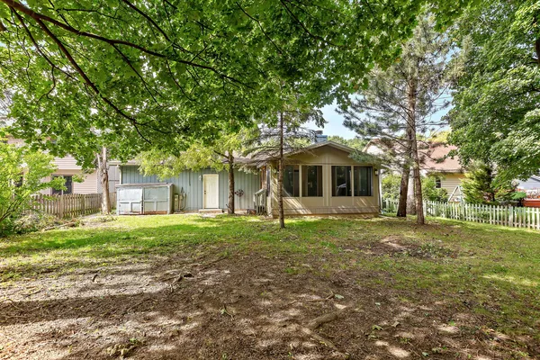 $365,000 | 7 Woodhead Drive, Lake Villa, IL 60046
