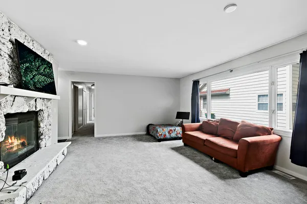 $365,000 | 7 Woodhead Drive, Lake Villa, IL 60046