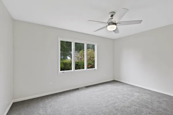 $365,000 | 7 Woodhead Drive, Lake Villa, IL 60046