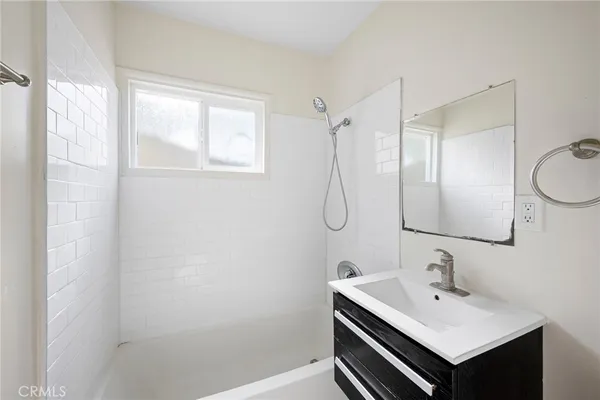 $2,050 | 2930 Fairmount Avenue, Unit B, La Crescenta, CA 91214