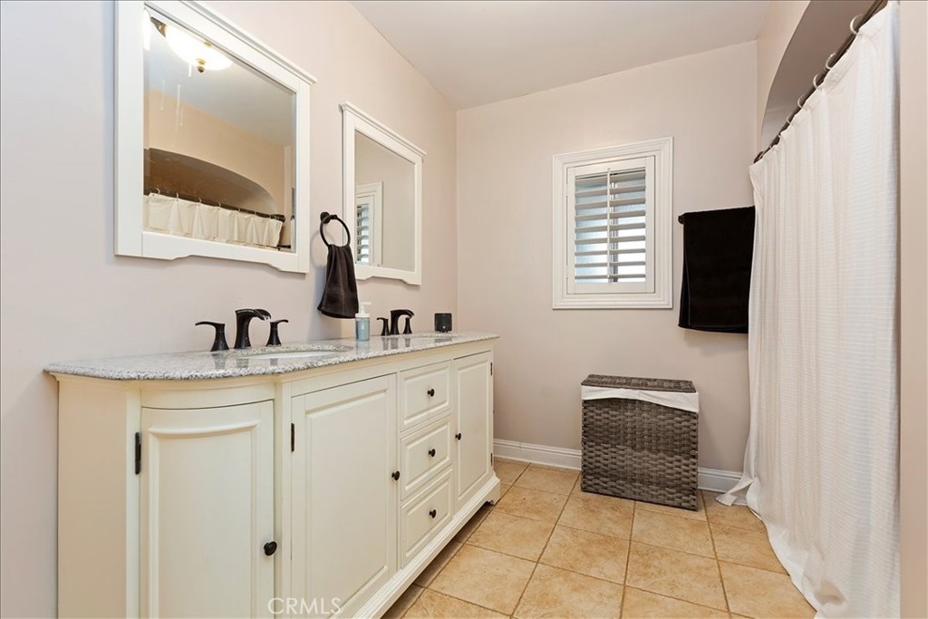 4910 Brockton Avenue Riverside, CA 92506 - Photo 21 of 35 Full Bath