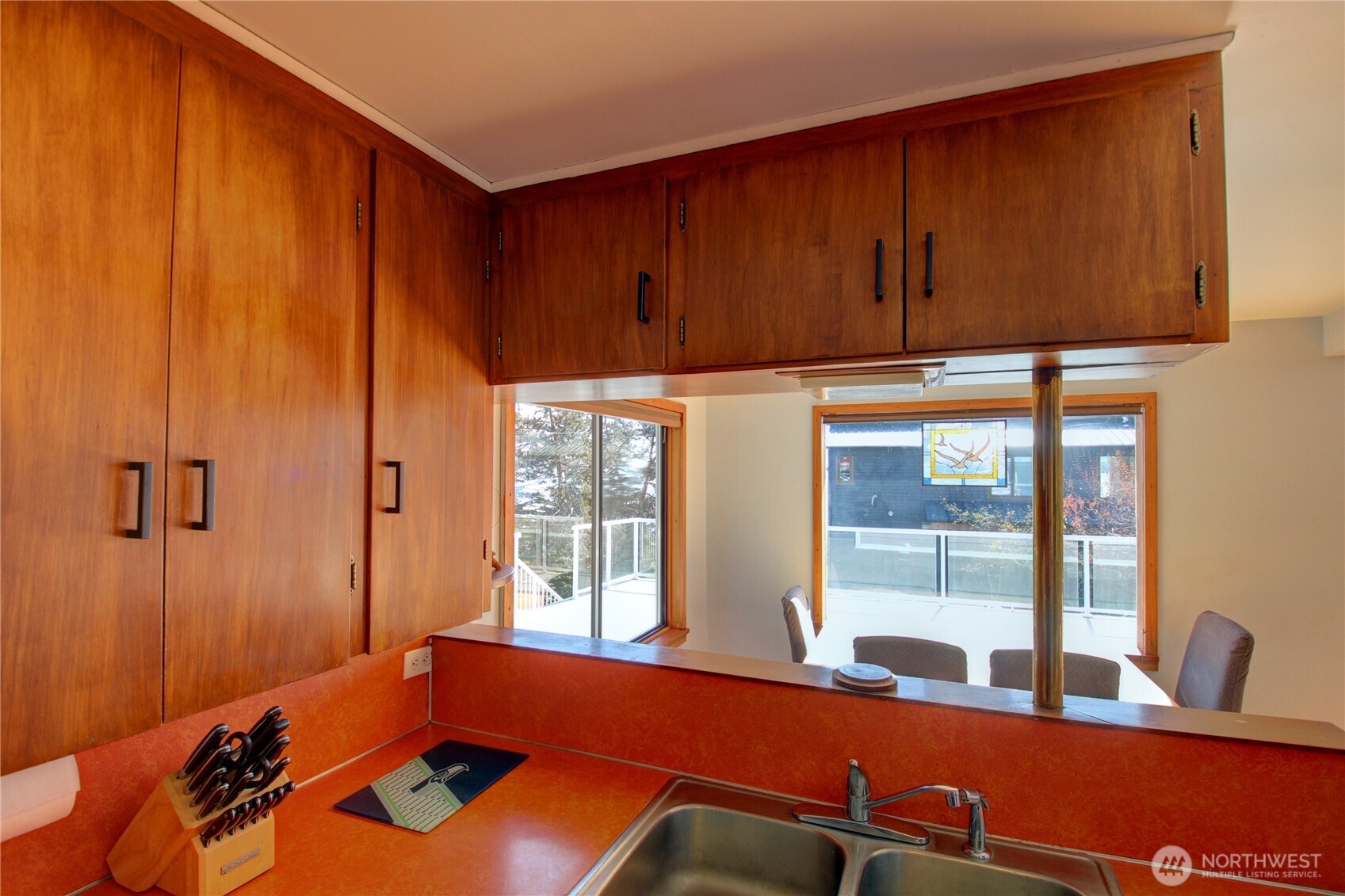 4607 Anaco Beach Road Anacortes, WA 98221 - Photo 7 of 33