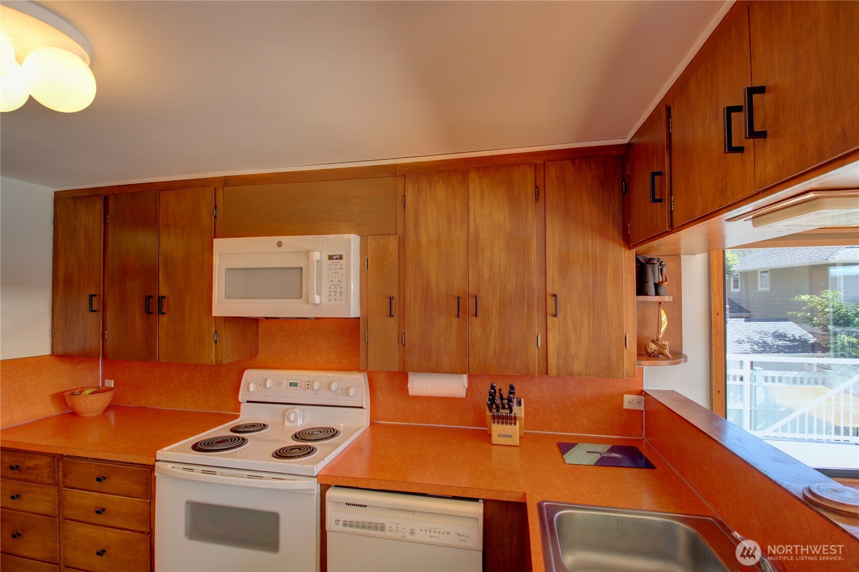 4607 Anaco Beach Road Anacortes, WA 98221 - Photo 8 of 33