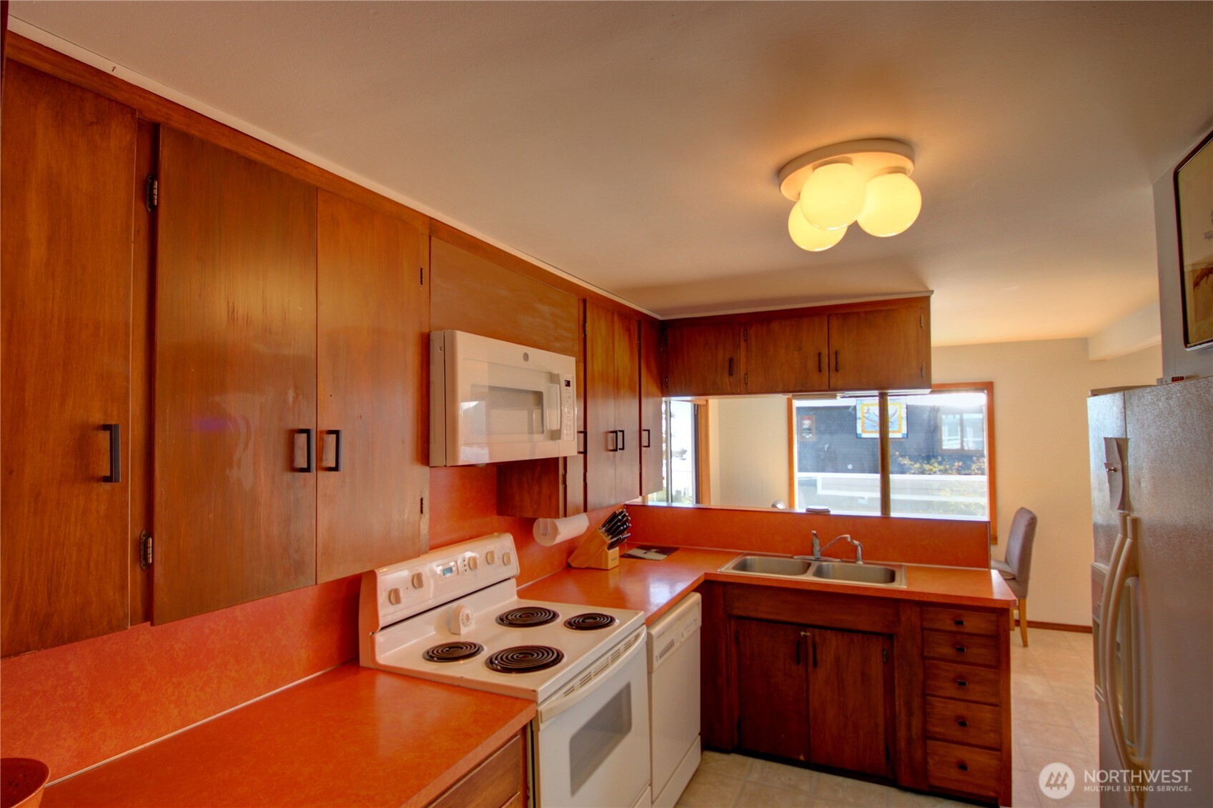 4607 Anaco Beach Road Anacortes, WA 98221 - Photo 10 of 33