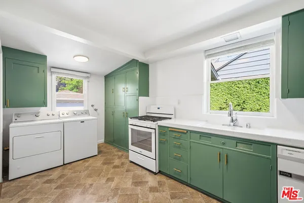 $6,500 | 14529 Greenleaf Street, Sherman Oaks, CA 91403