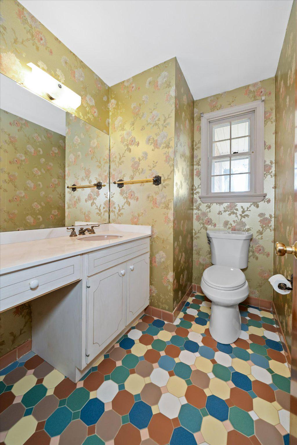 859 Yorklyn Road Hockessin, DE 19707 - Photo 14 of 28 Powder Room Downstairs