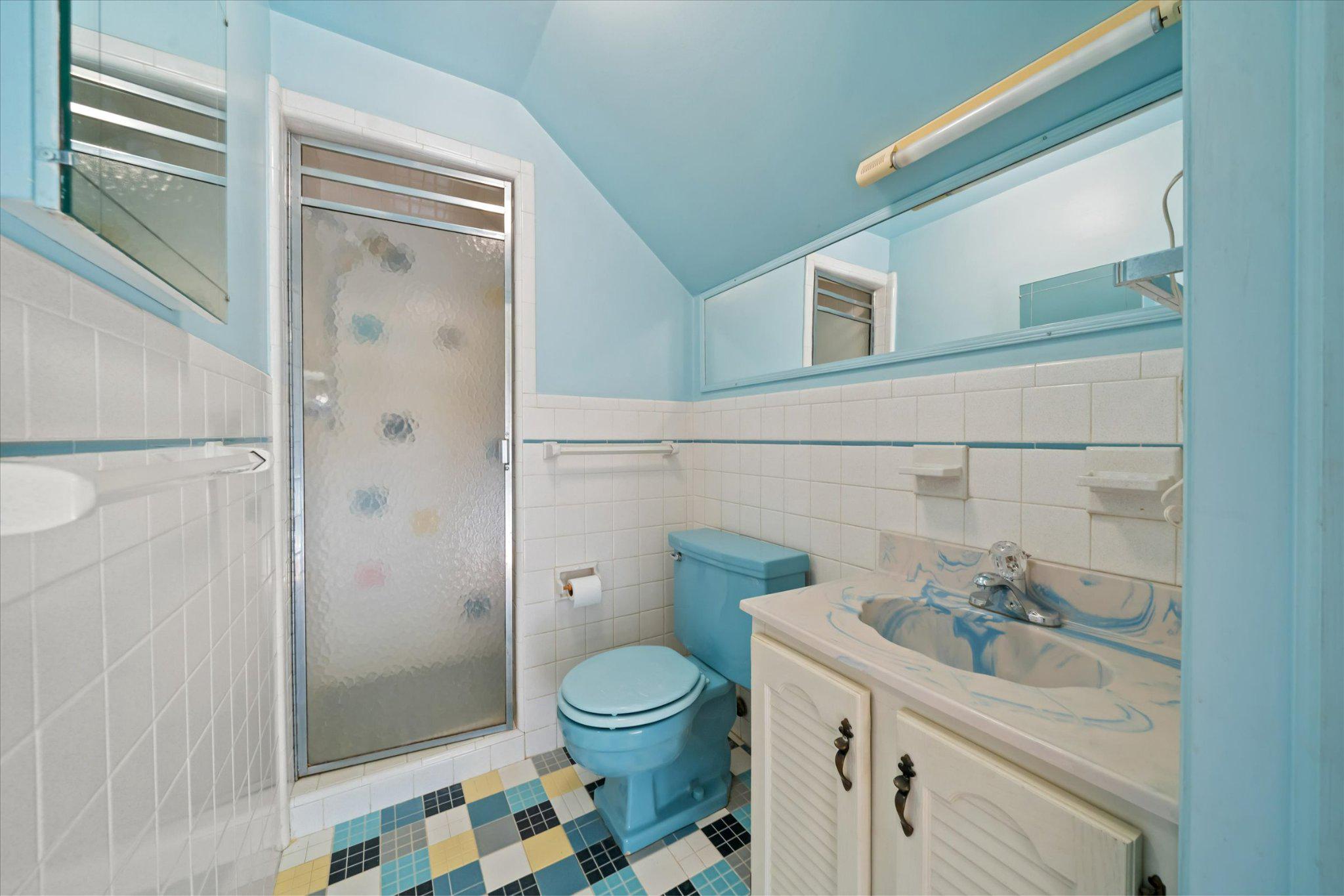 859 Yorklyn Road Hockessin, DE 19707 - Photo 15 of 28 Art Deco Full Bath Upstairs